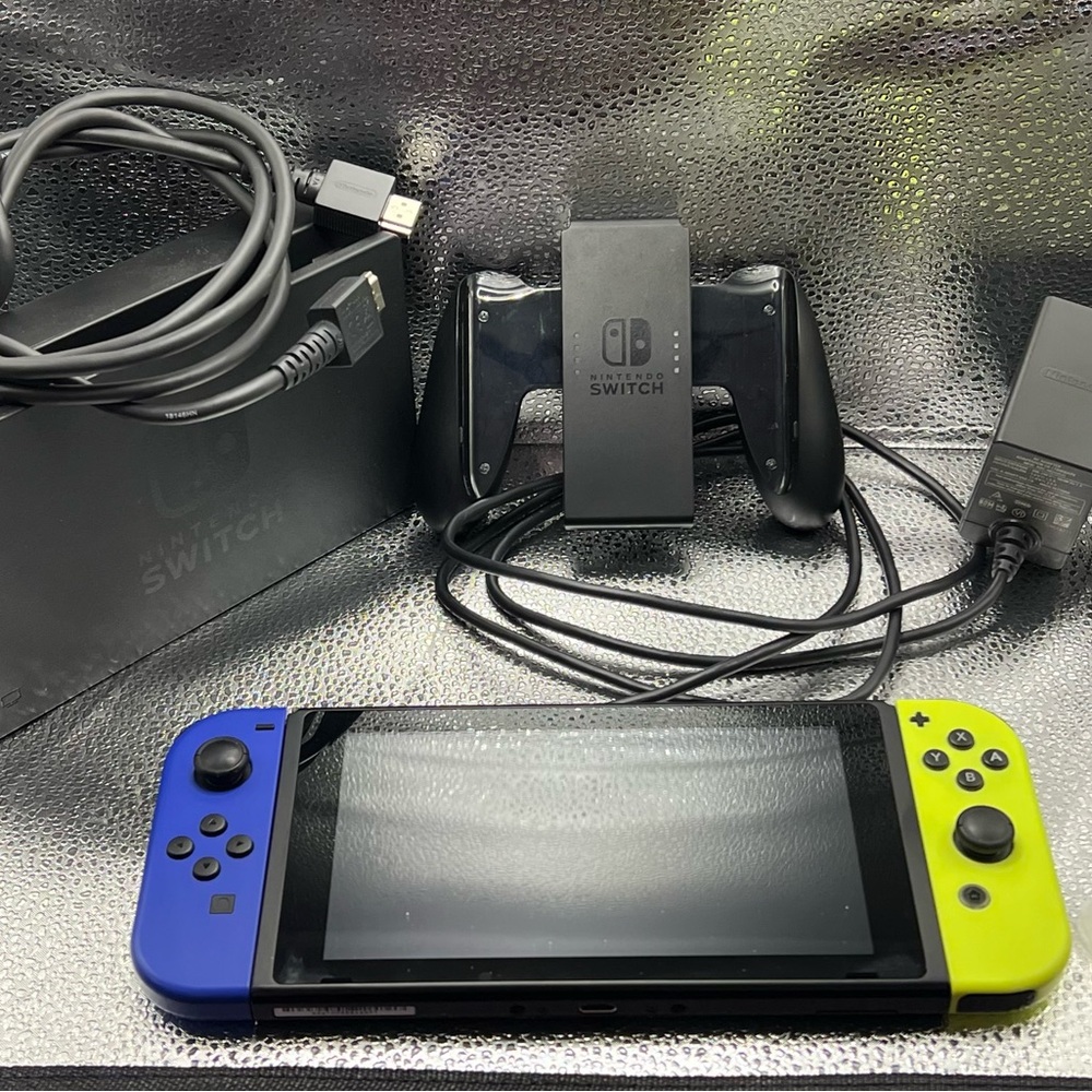Nintendo Switch Console HAC-001 w/ Joy Con + Dock + AC +HDMI. Plus Micro SD card
